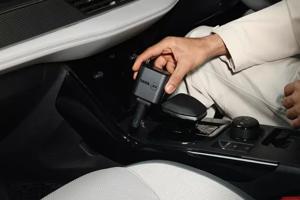 Charger Retractable Cable  120 watt 